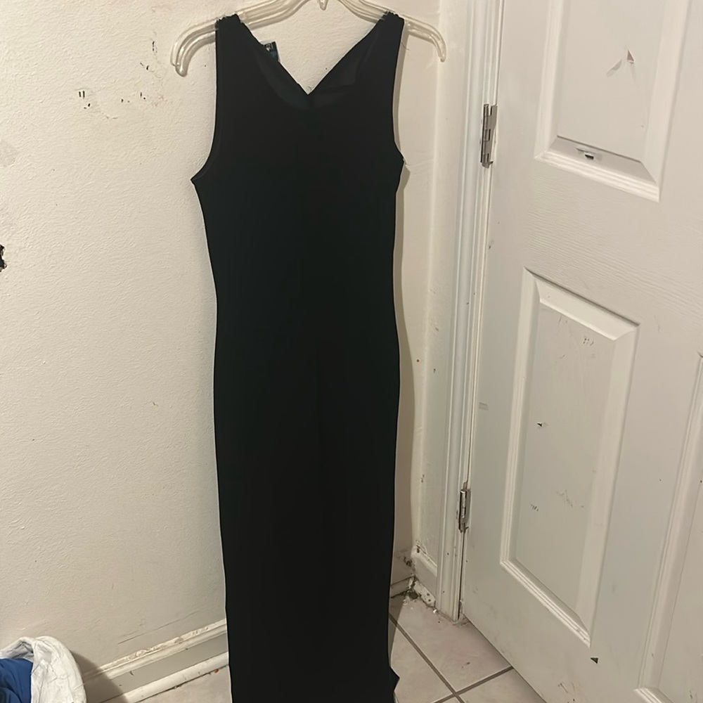 Long black sleeveless dress